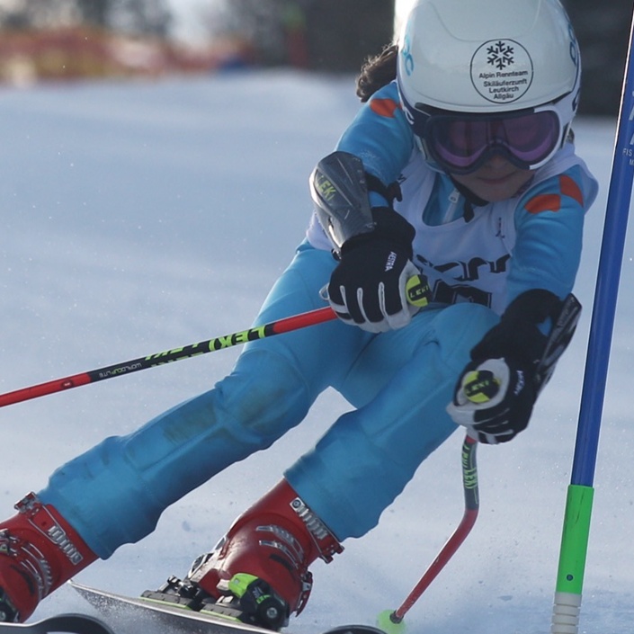 Neues Outfit für das Leutkircher Ski-Rennteam