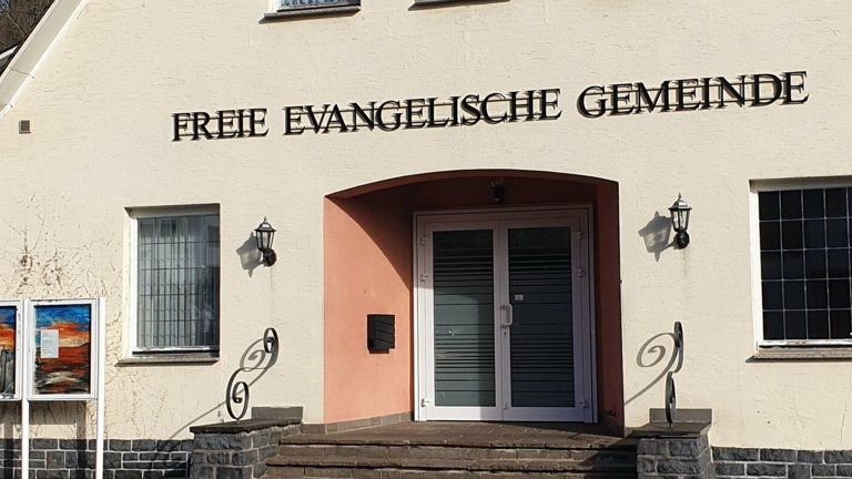 Neue Möbel für unsere Jugend, Teens- und Kindergottesdiensträume