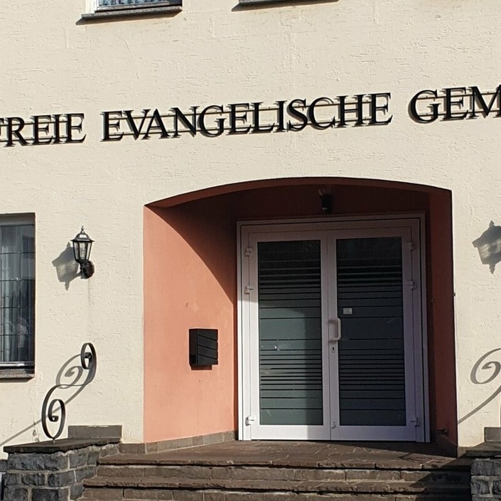 Neue Möbel für unsere Jugend, Teens- und Kindergottesdiensträume