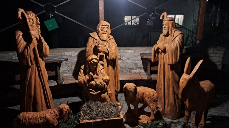 Geschnitzte Weihnachtskrippe für Unterginsbach