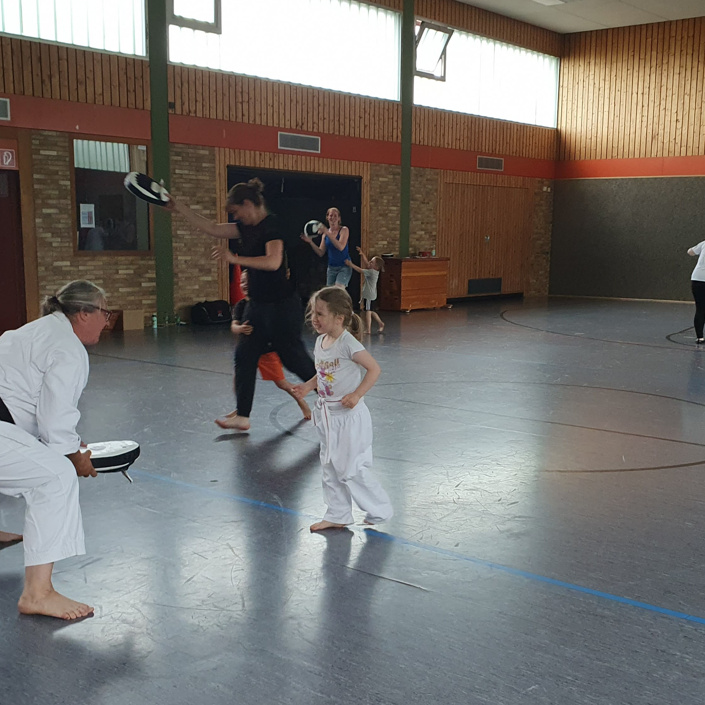 Bonsai Karate (Eltern-Kind-Bindung im Sportbereich)