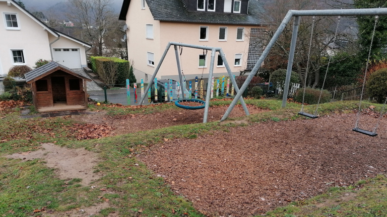 Neue Spielmöglichkeiten  auf dem Außengelände der Kita Bullay