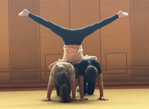 Bodenturnmatte und Trapez für das Kinderturnen und die Kinderakrobatik