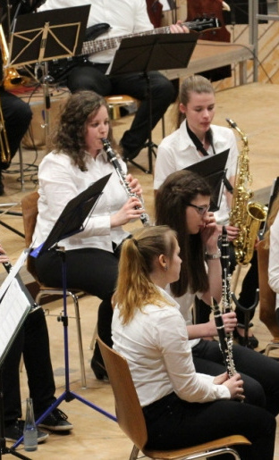 Neuen Notenmappen für alle Aktiven des Musikvereins Irsch