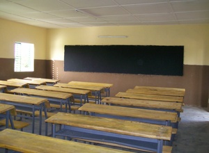 Ein Klassenzimmer: Über 80 Kinder pro Klasse sind zu viel.
