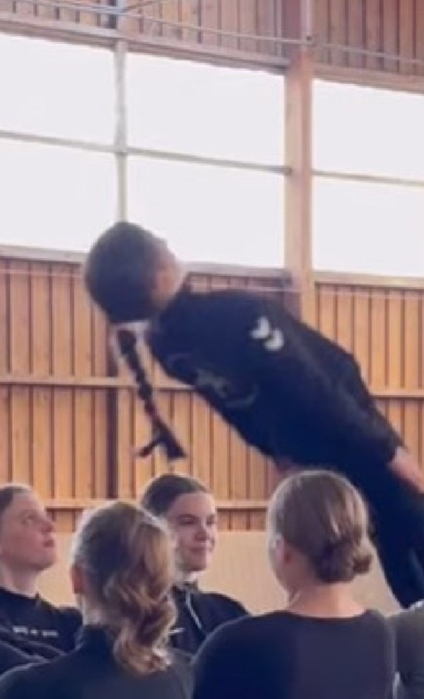Starker Boden für starke Leistung-Helft bei unserem neuen Hallenboden!