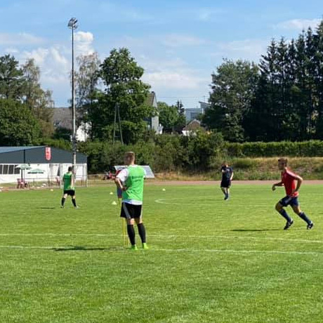 Neue Trainingsanzüge SV Mandern