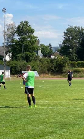 Neue Trainingsanzüge SV Mandern