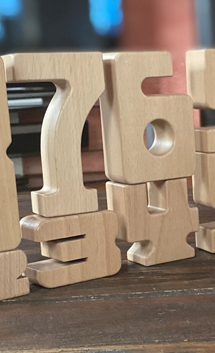 Zahlenbausteine aus Holz für die Mandauspatzen