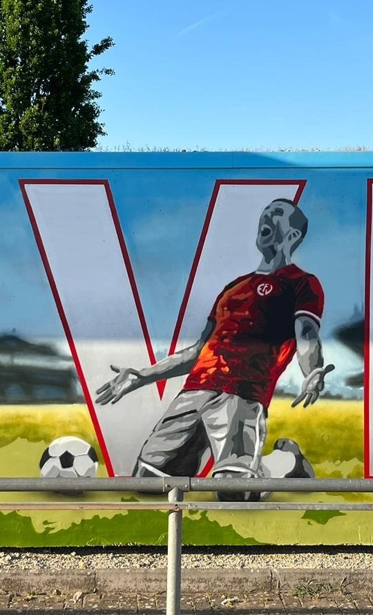 Geräteraum für Fußballjugend mit Pfiff
