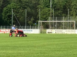Rasenmähroboter für unseren Sportplatz