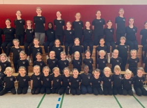 Neue Uniformen für die Juniorengarde- aus Mädchen werden junge Damen!