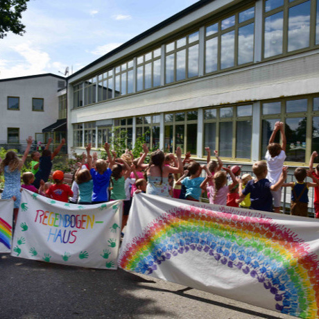 T-Shirts für alle Regenbogenhaus-Kinder