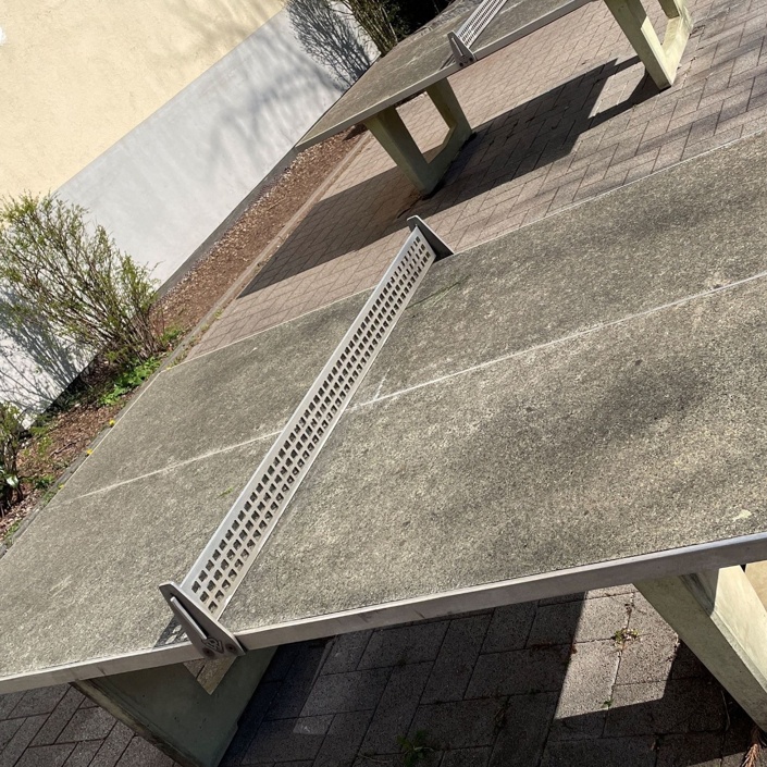 Neue Außentischtennisplatten für den Schulhof des Gymnasiums Saarburg