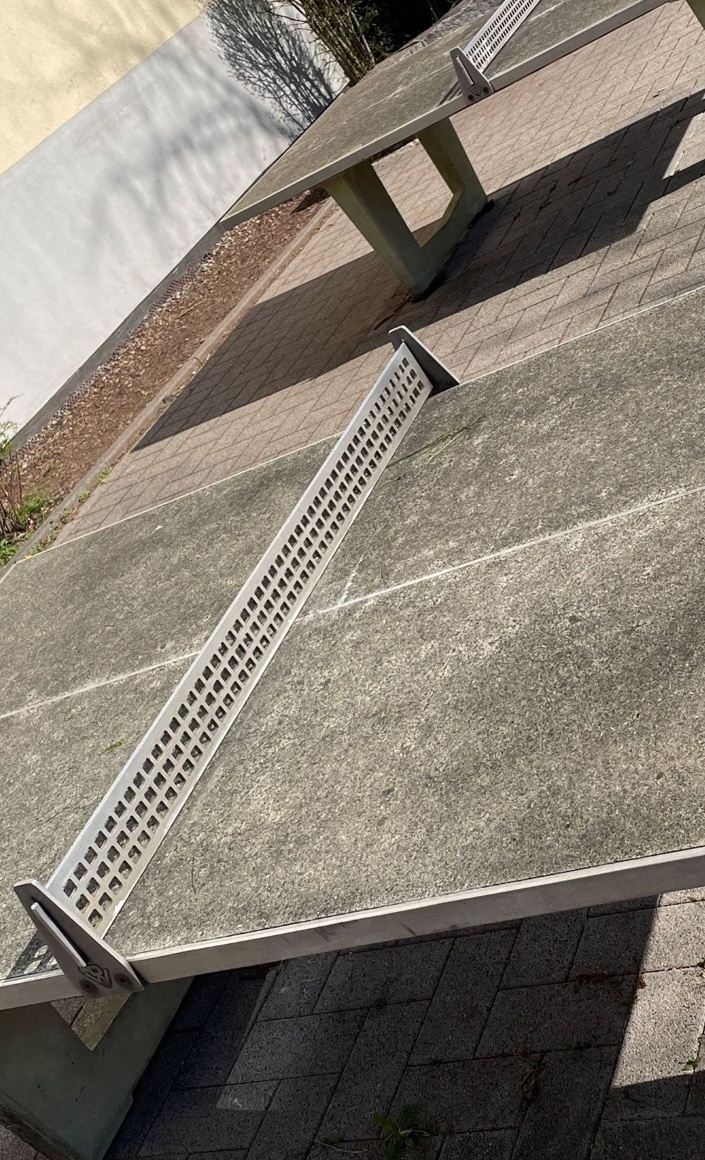 Neue Außentischtennisplatten für den Schulhof des Gymnasiums Saarburg