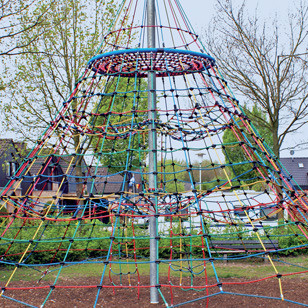 Spiel- und Kletterturm - Stadtschule -  Die Grundschule mitten in Alsfeld
