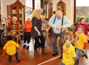 Generationsübergreifendes Miteinander - Kinder und Senioren in Bewegung