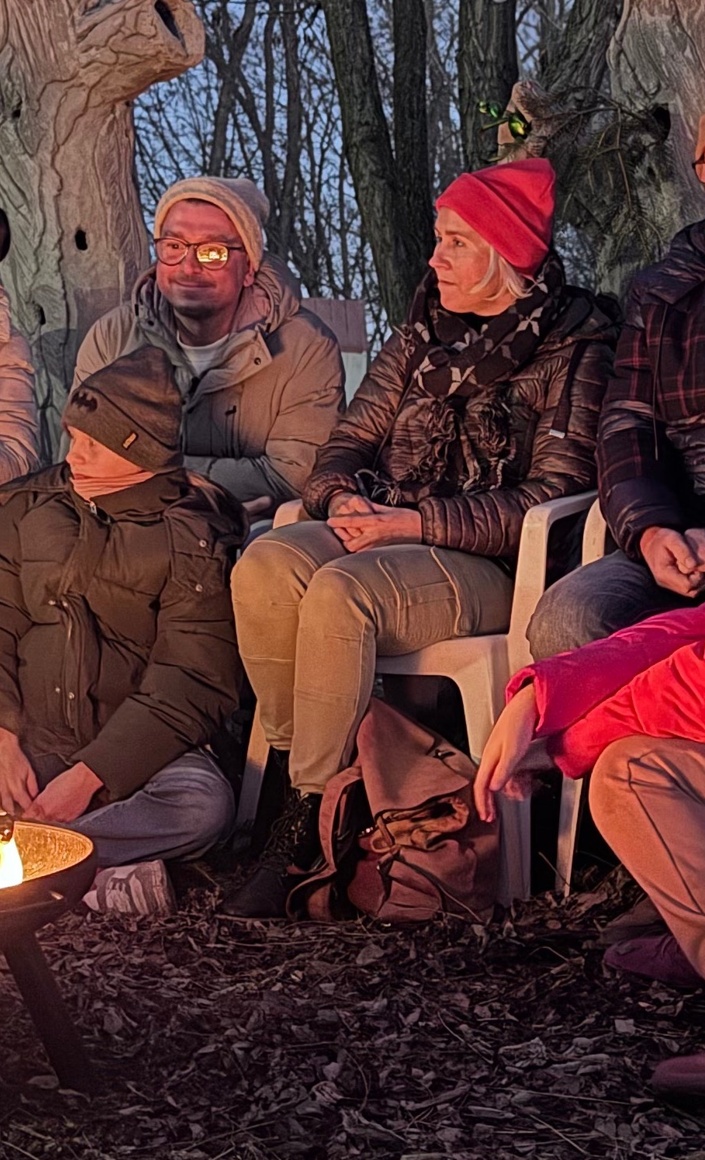 Outdoorküche mit überdachten Sitzplätzen auf FRITZIS Abenteuerland