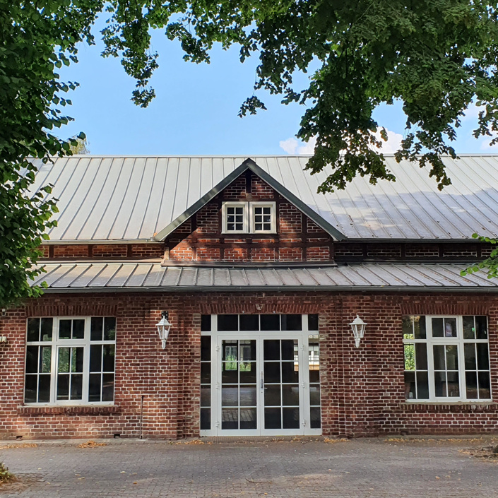 Neue Fliesen für die Schützenhalle Neuengeseke