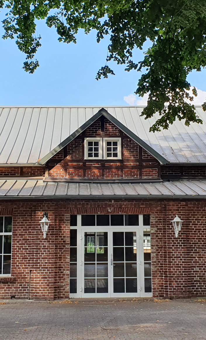 Neue Fliesen für die Schützenhalle Neuengeseke