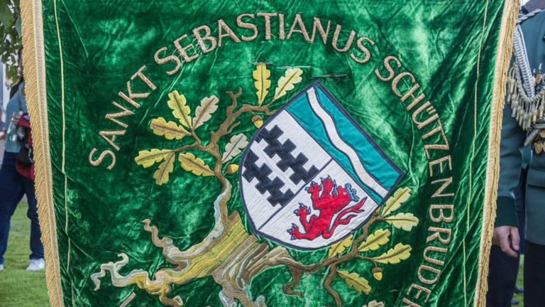 Restaurierung unserer historischen Fahne
