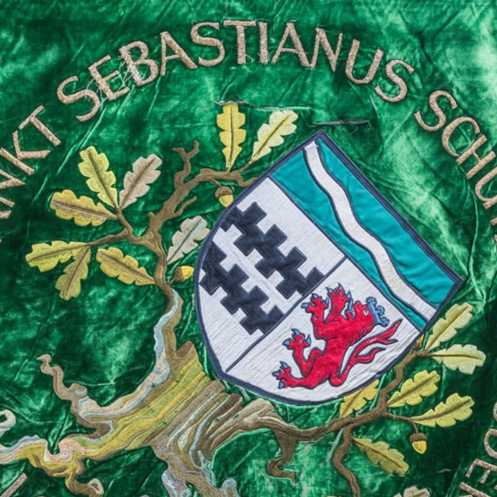 Restaurierung unserer historischen Fahne