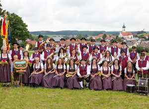 Musikverein Immenried Tracht für Fahnenbegleitung