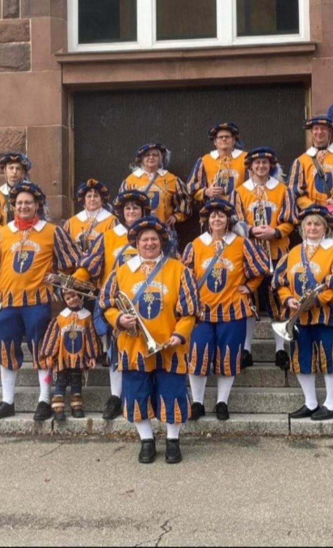 Neue Uniformen für den Fanfarenzug.