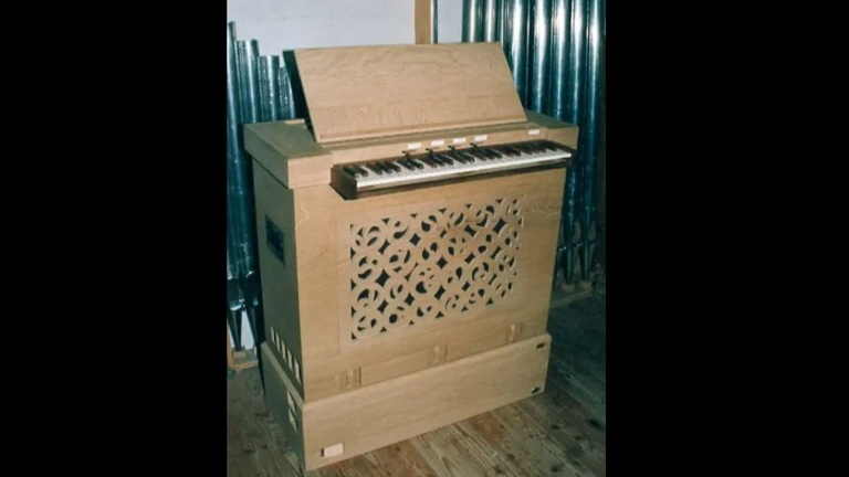 Die Königin im Kleinformat-Truhenorgel für das EVM