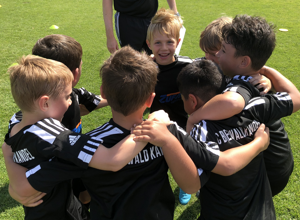 Innovative AIRPITCH-FUSSBALL-ARENA für Kinder und Jugendliche