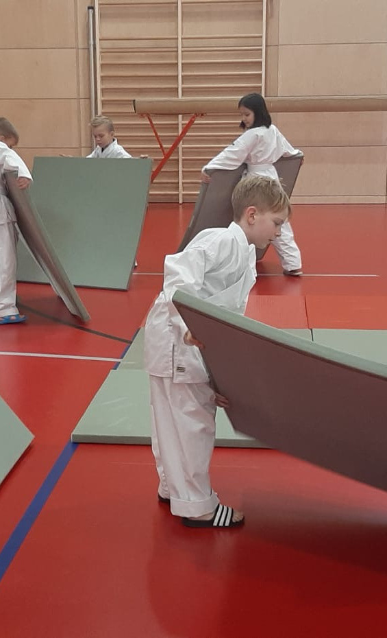 Neue Matten für die Aikidokids