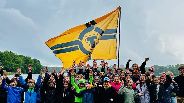 Ein Ruderboot (Zweier) für die Jugend des RVT