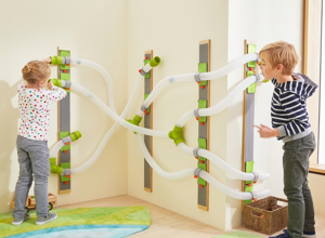 Veränderbare Kugelbahn für die Kinder der Kita Moorkamp Dülmen