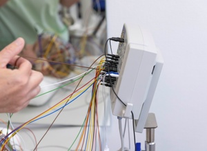 Neue Diagnostik für kleine Patienten: Gemeinsam für ein EEG-System