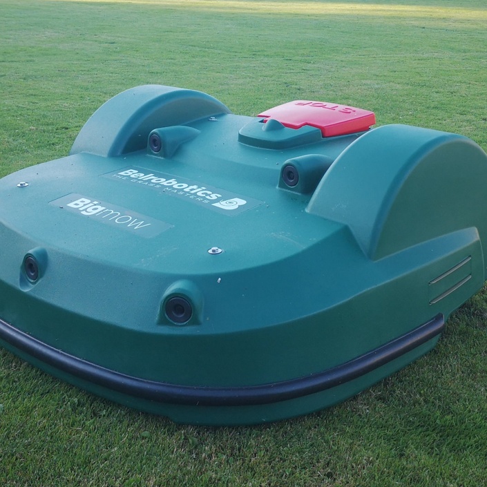 Mähroboter für unseren Sportplatz