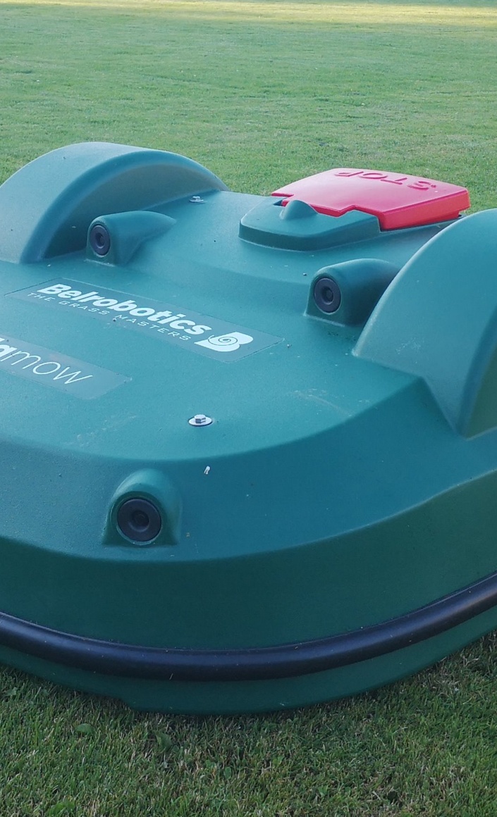 Mähroboter für unseren Sportplatz