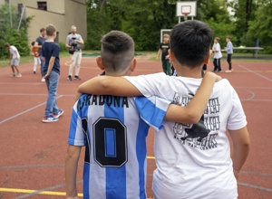 Wir helfen jungen Menschen, Konflikte selbst gewaltfrei zu lösen.