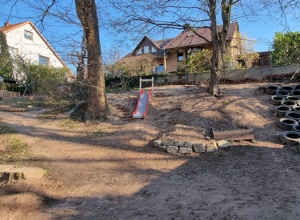 Volksbank: Rutsch- und Kletterhang Waldorfkindergarten Hameln