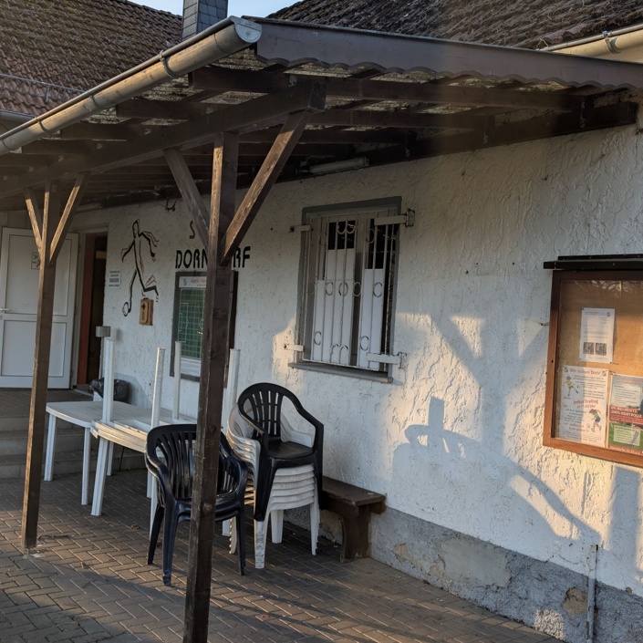 Neues Vordach für das Vereinsheim des Dorndorfer SV 03 e.V