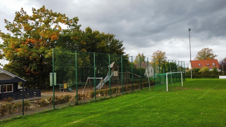 Neue Auswechselbänke am Ostönner Tivoli