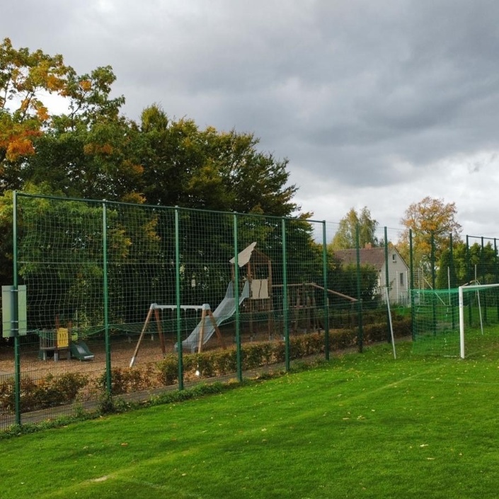 Neue Auswechselbänke am Ostönner Tivoli