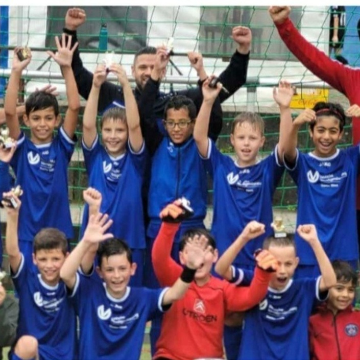 Neue Trainingsanzüge für die E1 und E2 SG Uchtelfangen/Wustweiler
