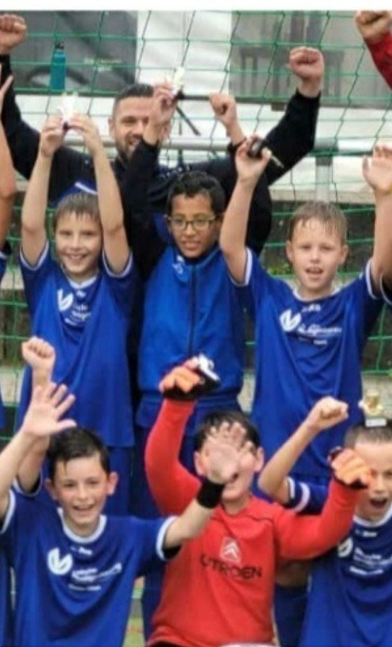 Neue Trainingsanzüge für die E1 und E2 SG Uchtelfangen/Wustweiler