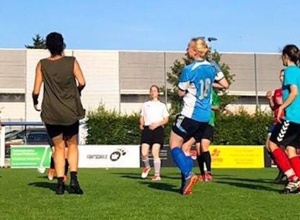 Trainingskleidung für die Frauenfußballmannschaft der DJK Würzburg