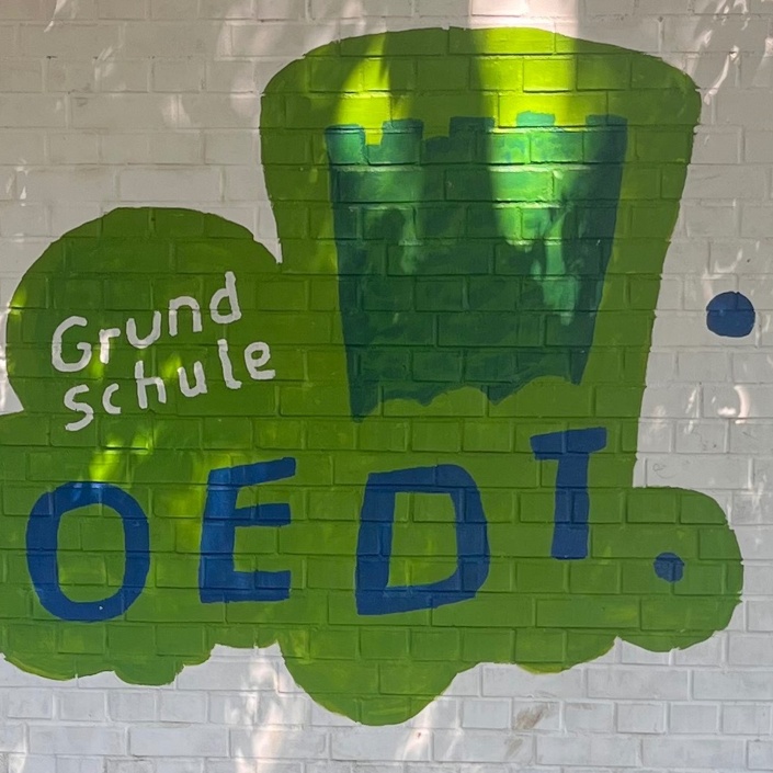 Multifunktionssportfeld auf dem Schulhof der Grundschule in Oedt