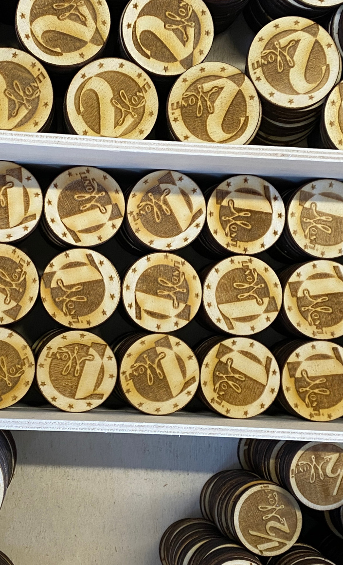 Schulwährung "MONTI" / Anschaffung Lasercutter