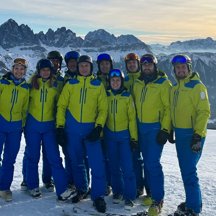 Neue Skianzüge für den Ski-Club Braunenberg