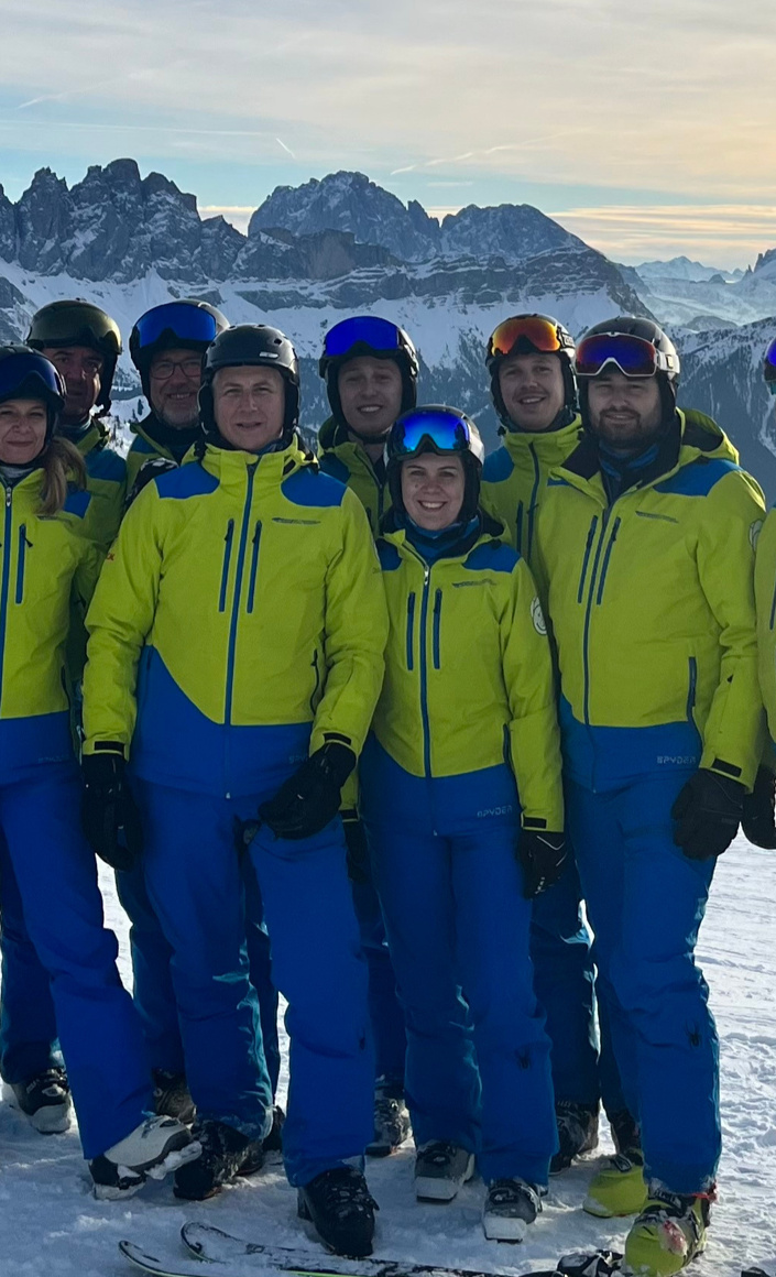 Neue Skianzüge für den Ski-Club Braunenberg