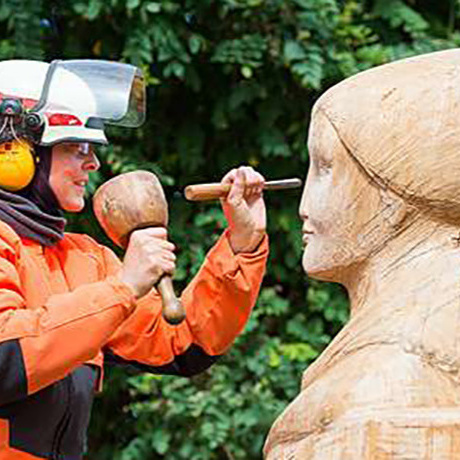 Figurenbeuten für Bienen im Aischgrund