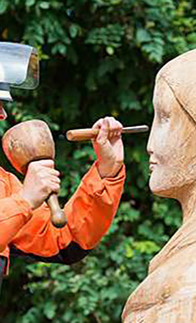 Figurenbeuten für Bienen im Aischgrund